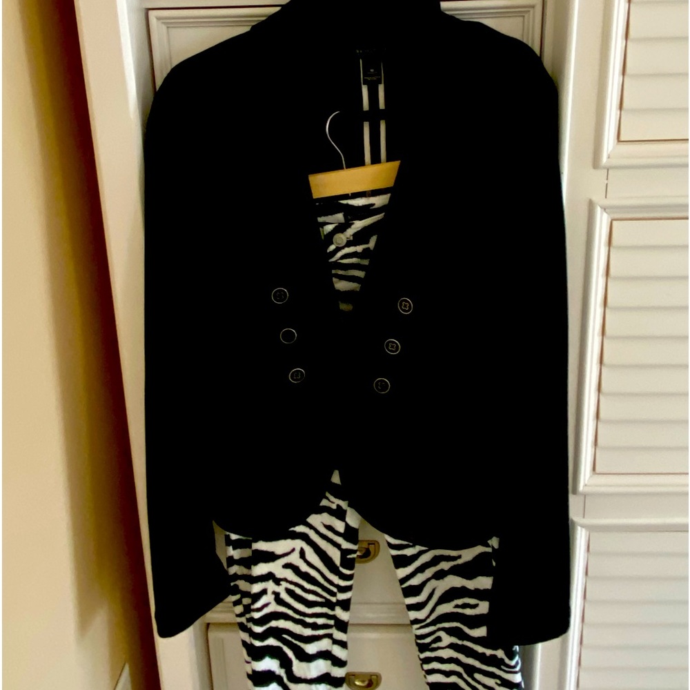 WHITE HOUSE BLACK MARKET BLACK JACKET!  Size 10!